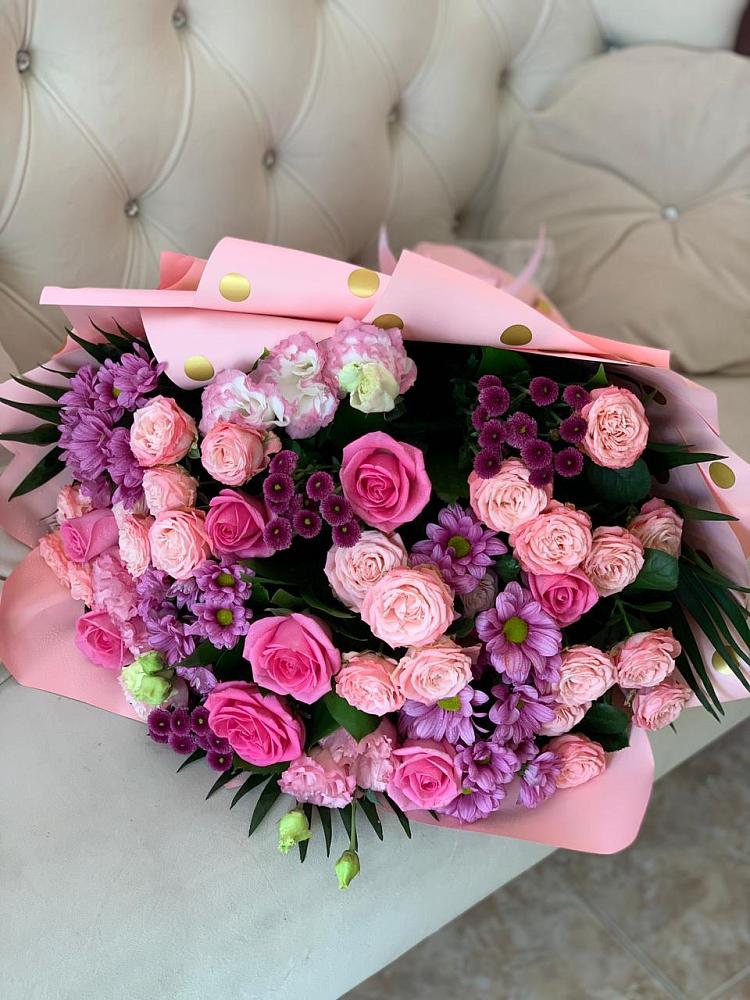 Букет цветов из: Хризантемы, Розы и Лизиантусы в Мурино