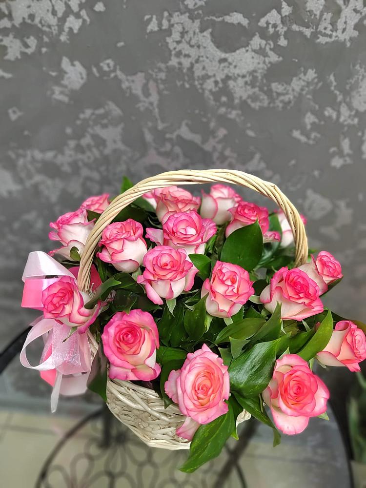 Цветочная композиция из Розы в корзине в Мурино
