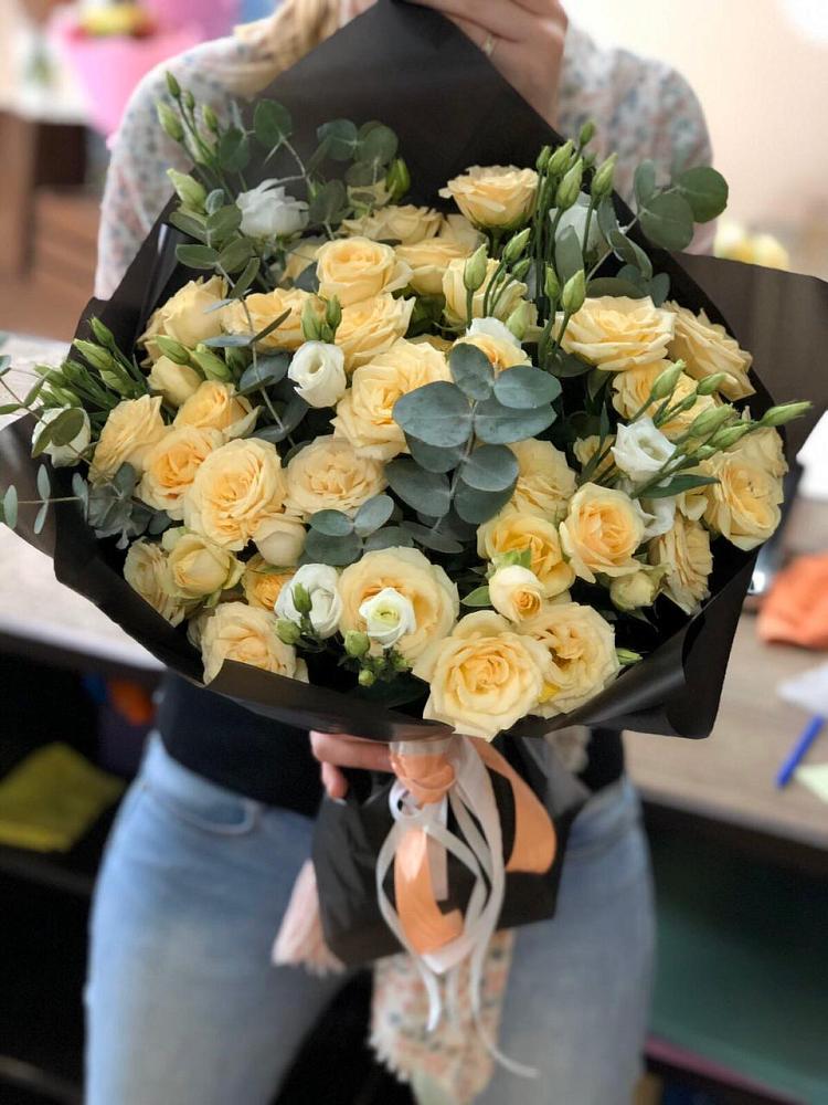 Букет цветов из: Розы и Лизиантусы в Мурино