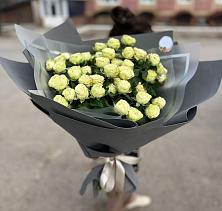 Букет Белые кустовые розы Солинеро в Мурино