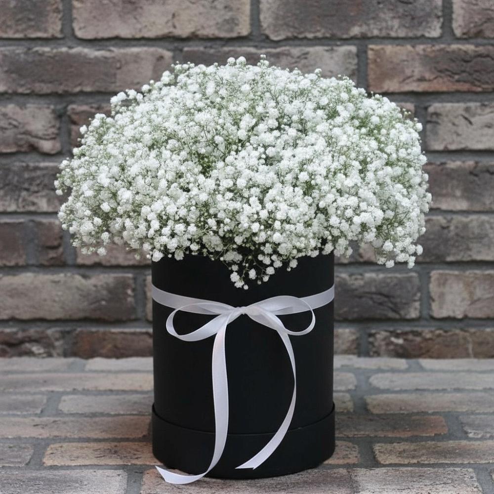 Цветочная композиция из Гипсофила в шляпной коробке в Мурино