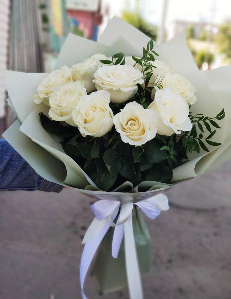 Букет Белые розы Проуд в Мурино