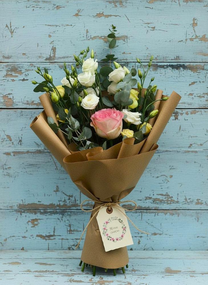 Букет цветов из: Розы и Лизиантусы в Мурино