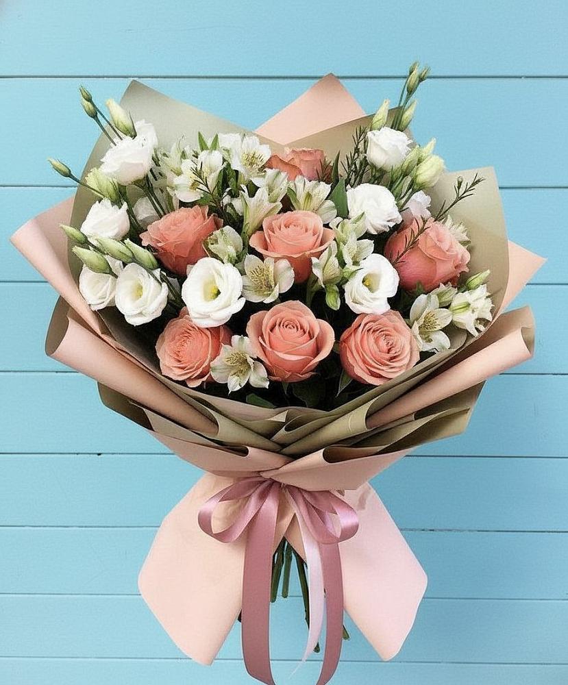 Букет цветов из: Розы, Альстромерии и Лизиантусы в Мурино