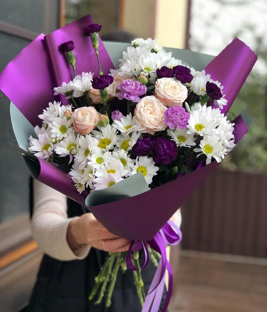 Букет цветов из: Хризантемы, Гвоздики и Розы в Мурино