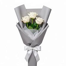 Букет 3 белые розы в Мурино