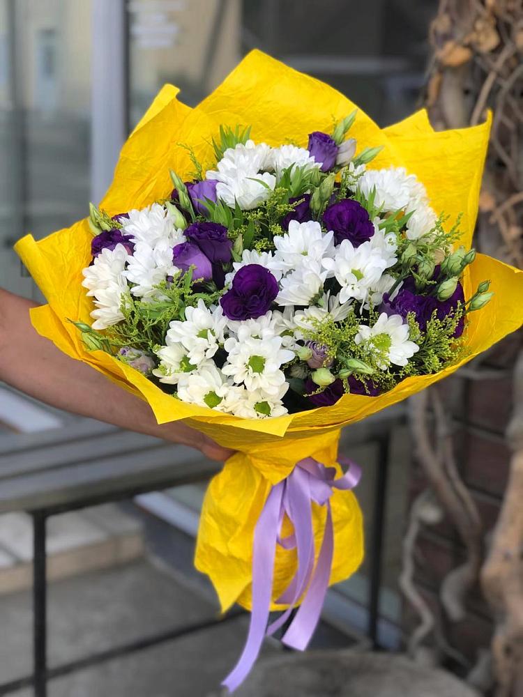 Букет цветов из: Ирисы, Хризантемы и Ромашки в Мурино