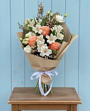 Букет цветов из:  Альстромерии, Лизиантусы, Розы и Хризантемы в Мурино