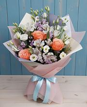 Букет цветов из:  Лизиантусы, Розы, Альстромерии и Гипсофила в Мурино
