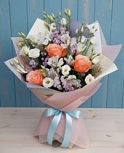 Букет цветов из:  Лизиантусы, Розы, Альстромерии и Гипсофила в Мурино