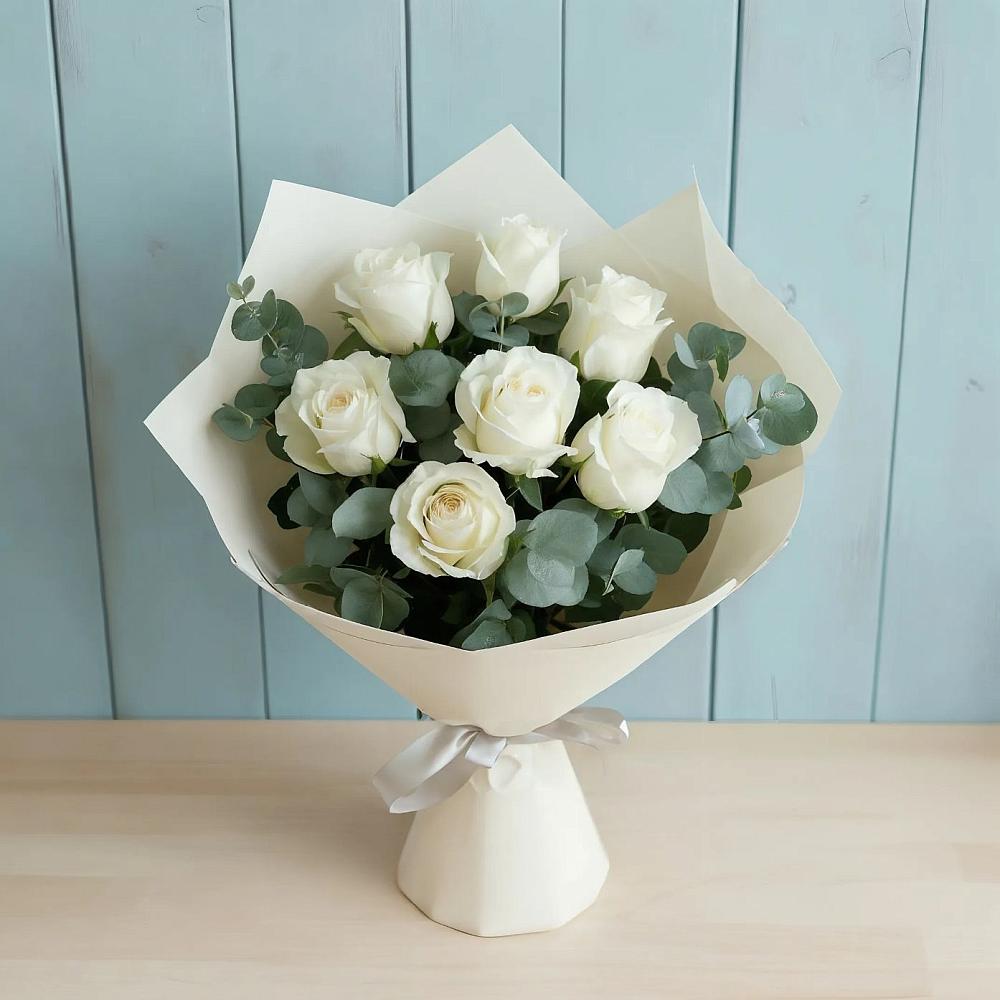 Букет Белые розы в Эвкалипте в Мурино