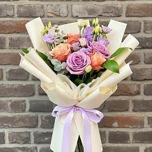 Букет цветов из:  Лизиантусы и Розы в Мурино