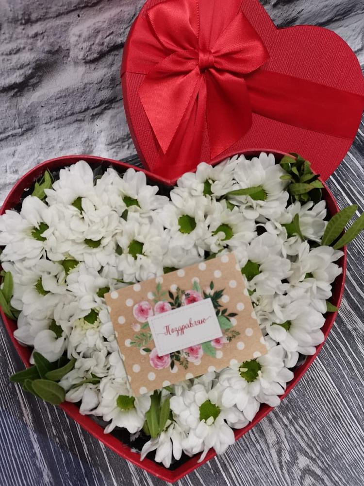 Цветочная композиция из Хризантемы в виде сердца в Мурино