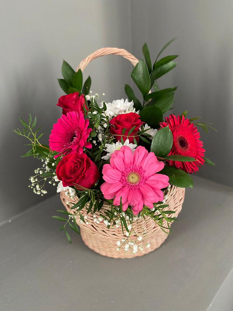 Цветочная композиция из Розы, Хризантемы и Герберы в корзине в Мурино