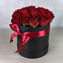 Цветочная композиция из Розы в шляпной коробке в Мурино