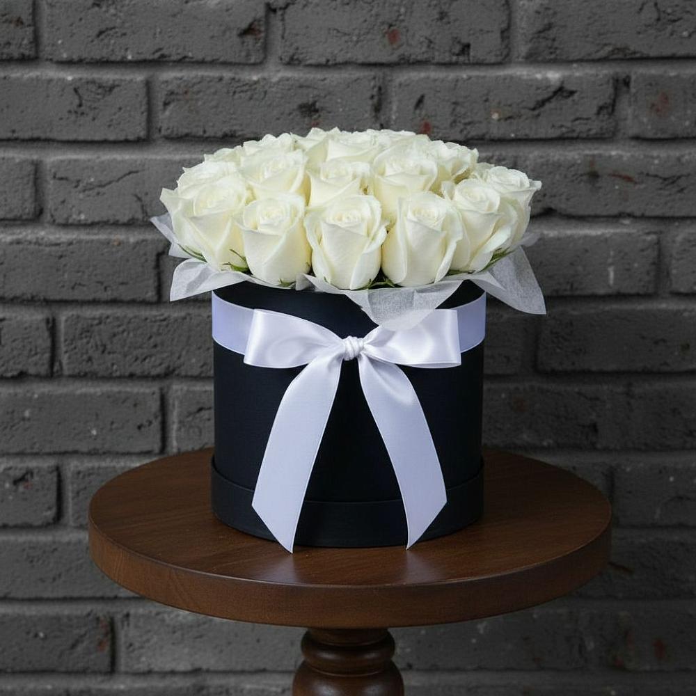 Цветочная композиция из Розы в шляпной коробке в Мурино