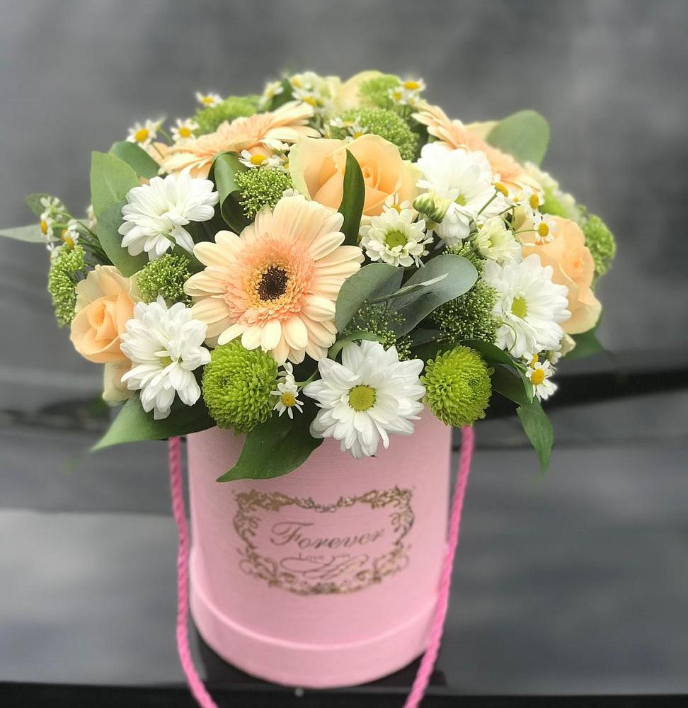 Цветочная композиция из Розы, Герберы и Хризантемы в шляпной коробке в Мурино