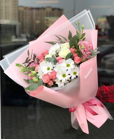 Букет цветов из: Розы, Лизиантусы и Хризантемы в Мурино