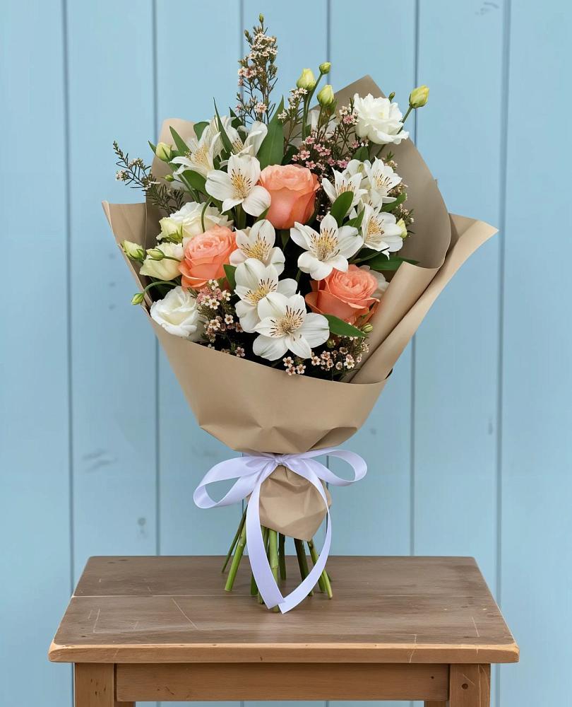 Букет цветов из: Альстромерии, Лизиантусы, Розы и Хризантемы в Мурино