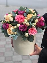 Цветочная композиция из Розы в шляпной коробке в Мурино