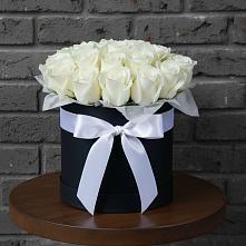 Цветочная композиция из Розы в шляпной коробке в Мурино